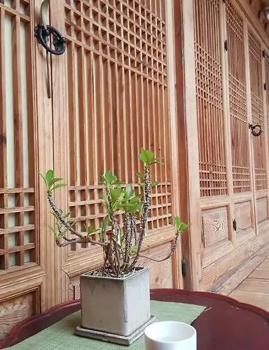 Namhyundang - Hanok Korean Traditional House * Seul